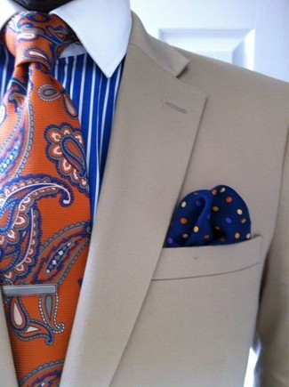 Krawatte mit Paisley-Muster kombinieren – 467 Herren Outfits: Kombinieren Sie ein hellbeige Sakko mit einer Krawatte mit Paisley-Muster für eine klassischen und verfeinerte Silhouette.