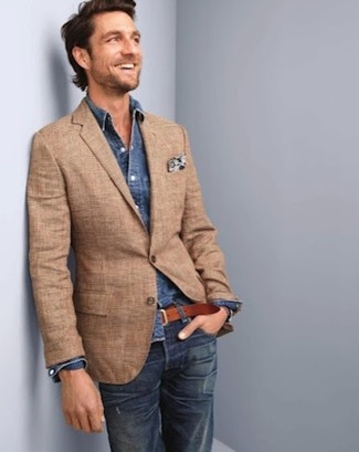 Hellbeige Sakko mit Schottenmuster kombinieren – 171 Herren Outfits: Kombinieren Sie ein hellbeige Sakko mit Schottenmuster mit dunkelblauen Jeans für ein großartiges Wochenend-Outfit.