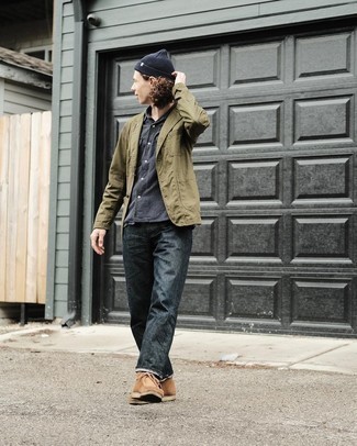 Wie Kurzarmhemd mit Sakkos zu kombinieren – 404 Herren Outfits: Kombinieren Sie ein Sakko mit einem Kurzarmhemd, um einen eleganten, aber nicht zu festlichen Look zu kreieren. Braune Chukka-Stiefel aus Wildleder fügen sich nahtlos in einer Vielzahl von Outfits ein.