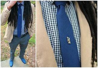 Weißes und blaues Langarmhemd mit Vichy-Muster kombinieren – 248 Herren Outfits: Kombinieren Sie ein weißes und blaues Langarmhemd mit Vichy-Muster mit einer grauen Anzughose für einen stilvollen, eleganten Look. Fühlen Sie sich ideenreich? Ergänzen Sie Ihr Outfit mit blauen Derby Schuhen.