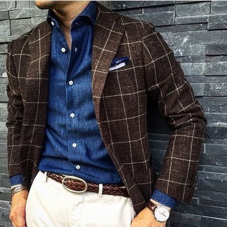 Braunes Wollsakko kombinieren – 252 Smart-Casual Herren Outfits warm Wetter: Perfektionieren Sie den modischen Freizeitlook mit einem braunen Wollsakko und einer weißen Chinohose.