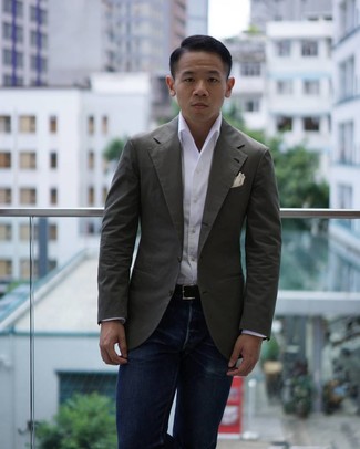 30 Jährige: Dunkeltürkises Sakko kombinieren – 500+ Herren Outfits warm Wetter: Kombinieren Sie ein dunkeltürkises Sakko mit dunkelblauen Jeans, wenn Sie einen gepflegten und stylischen Look wollen.