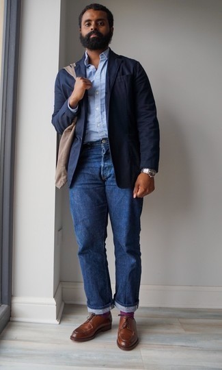 Lila Socken kombinieren – 312 Herren Outfits: Kombinieren Sie ein dunkelblaues Sakko mit lila Socken für einen entspannten Wochenend-Look. Fühlen Sie sich ideenreich? Komplettieren Sie Ihr Outfit mit braunen Leder Derby Schuhen.