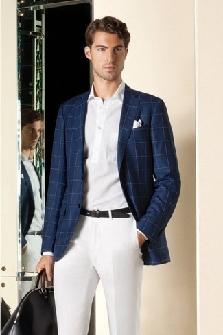 Blaues Sakko mit Schottenmuster kombinieren – 356 Herren Outfits: Paaren Sie ein blaues Sakko mit Schottenmuster mit einer weißen Anzughose, um vor Klasse und Perfektion zu strotzen.