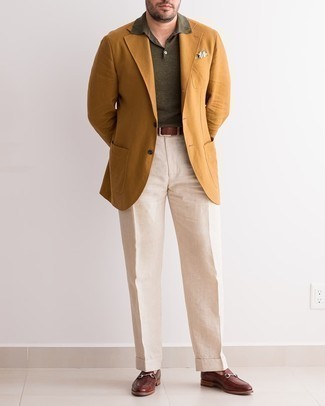 Dunkelbraunen Ledergürtel kombinieren – 500+ Herren Outfits: Für ein bequemes Couch-Outfit, kombinieren Sie ein rotbraunes Sakko mit einem dunkelbraunen Ledergürtel. Entscheiden Sie sich für dunkelbraunen Leder Slipper, um Ihr Modebewusstsein zu zeigen.