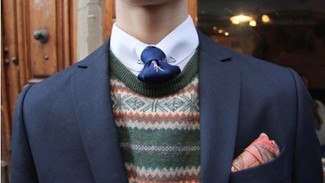 Grünen Pullover mit einem Rundhalsausschnitt kombinieren – 68 Herren Outfits: Entscheiden Sie sich für einen grünen Pullover mit einem Rundhalsausschnitt und ein dunkelblaues Sakko, wenn Sie einen gepflegten und stylischen Look wollen.
