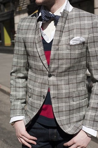 Wie Pullover mit einem V-Ausschnitt mit Businesshemdes zu kombinieren – 166 Herbst Herren Outfits: Kombinieren Sie einen Pullover mit einem V-Ausschnitt mit einem Businesshemd für Drinks nach der Arbeit. Der Look ist mega und passt toll zu der Übergangszeit.