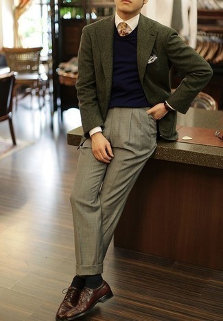 Dunkelgrünes Sakko kombinieren – 500+ Herren Outfits: Kombinieren Sie ein dunkelgrünes Sakko mit einer grauen Anzughose, um vor Klasse und Perfektion zu strotzen. Dunkelrote Leder Derby Schuhe sind eine großartige Wahl, um dieses Outfit zu vervollständigen.