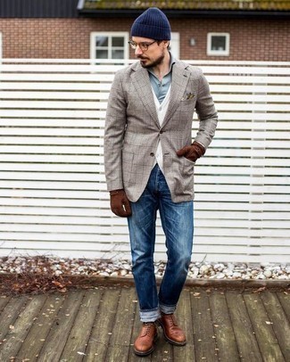 Hellbeige Sakko mit Schottenmuster kombinieren – 171 Herren Outfits: Kombinieren Sie ein hellbeige Sakko mit Schottenmuster mit blauen Jeans, um einen lockeren, aber dennoch stylischen Look zu erhalten. Komplettieren Sie Ihr Outfit mit einer rotbraunen Lederfreizeitstiefeln, um Ihr Modebewusstsein zu zeigen.