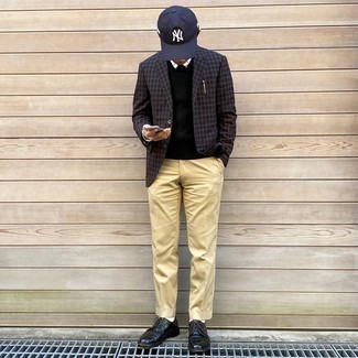Schwarzen Pullunder kombinieren – 105 Herren Outfits: Kombinieren Sie einen schwarzen Pullunder mit einer beige Anzughose, um vor Klasse und Perfektion zu strotzen. Fühlen Sie sich mutig? Ergänzen Sie Ihr Outfit mit schwarzen Leder Derby Schuhen.