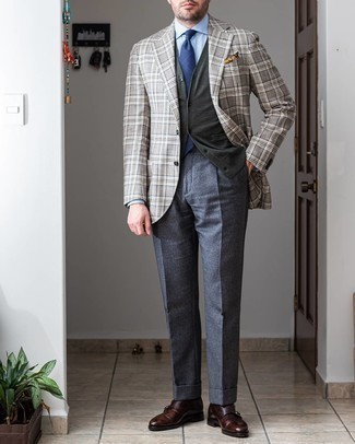 Dunkelgraue Wollanzughose kombinieren – 487 Elegante Herren Outfits: Entscheiden Sie sich für ein graues Sakko mit Schottenmuster und eine dunkelgraue Wollanzughose für eine klassischen und verfeinerte Silhouette. Komplettieren Sie Ihr Outfit mit dunkelbraunen Doppelmonks aus Leder.