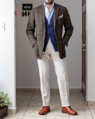 Braunes Wollsakko kombinieren – 500+ Herren Outfits: Kombinieren Sie ein braunes Wollsakko mit einer weißen Anzughose für eine klassischen und verfeinerte Silhouette. Fühlen Sie sich mutig? Komplettieren Sie Ihr Outfit mit rotbraunen Brogue Stiefeln aus Leder.