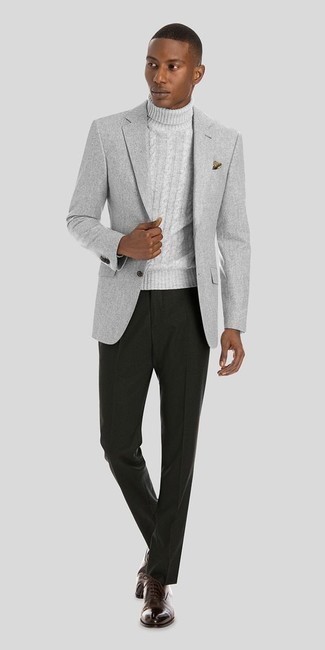 graues Sakko, grauer Strick Wollrollkragenpullover, dunkelgraue Anzughose, dunkelbraune Leder Oxford Schuhe für Herren