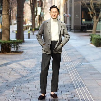 Welche Slipper mit Quasten mit grauen Sakkos zu tragen – 193 Elegante Herren Outfits: Kombinieren Sie ein graues Sakko mit einer dunkelgrauen Wollanzughose, um vor Klasse und Perfektion zu strotzen. Slipper mit Quasten sind eine gute Wahl, um dieses Outfit zu vervollständigen.