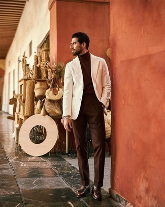 Welche Sakkos mit brauner Slipper mit Quasten zu tragen – 500+ Herren Outfits: Entscheiden Sie sich für ein Sakko und eine braune Anzughose, um vor Klasse und Perfektion zu strotzen. Braune Slipper mit Quasten sind eine kluge Wahl, um dieses Outfit zu vervollständigen.