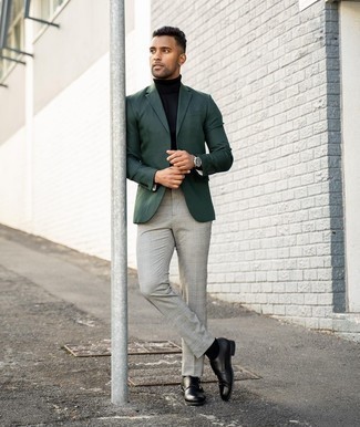 Olivgrünes Sakko kombinieren – 500+ Herren Outfits: Kombinieren Sie ein olivgrünes Sakko mit einer grauen Chinohose mit Schottenmuster für Ihren Bürojob. Komplettieren Sie Ihr Outfit mit schwarzen Doppelmonks aus Leder, um Ihr Modebewusstsein zu zeigen.