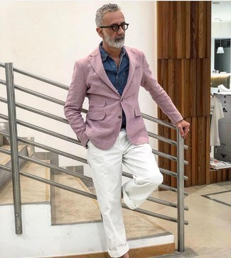 50 Jährige: Transparente Sonnenbrille kombinieren – 500+ Smart-Casual Herren Outfits: Für ein bequemes Couch-Outfit, tragen Sie ein rosa Sakko und eine transparente Sonnenbrille.