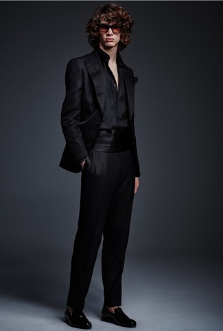 Welche Slipper mit schwarzen Businesshemdes zu tragen – 108 Herren Outfits: Kombinieren Sie ein schwarzes Businesshemd mit einer schwarzen Anzughose für einen stilvollen, eleganten Look. Suchen Sie nach leichtem Schuhwerk? Vervollständigen Sie Ihr Outfit mit Slippern für den Tag.