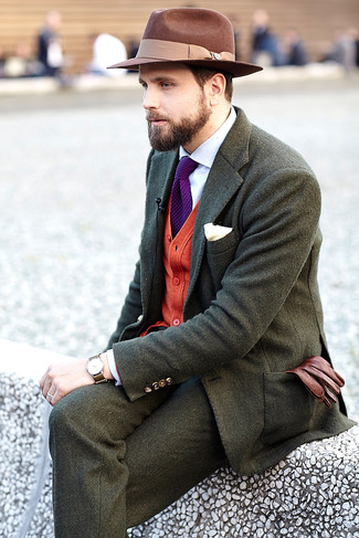 Lila Krawatte kombinieren – 412 Herren Outfits: Vereinigen Sie ein olivgrünes Wollsakko mit einer lila Krawatte für einen stilvollen, eleganten Look.