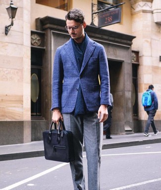 Wie dunkelblaues Sakko mit grauer Wollanzughose zu kombinieren – 150 Herren Outfits: Kombinieren Sie ein dunkelblaues Sakko mit einer grauen Wollanzughose, um vor Klasse und Perfektion zu strotzen.