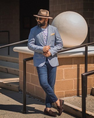 Wie Anzughose mit Slipper mit Quasten zu kombinieren – 257 Smart-Casual Herren Outfits: Paaren Sie ein hellblaues Sakko mit einer Anzughose für eine klassischen und verfeinerte Silhouette. Slipper mit Quasten sind eine kluge Wahl, um dieses Outfit zu vervollständigen.