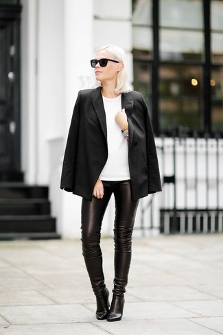 schwarze enge Hose aus Leder von Victoria Beckham