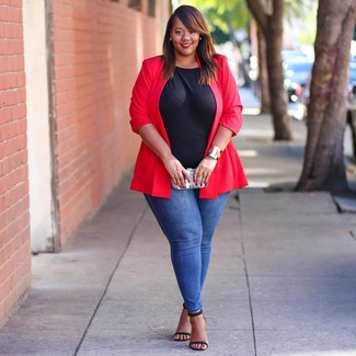 Rotes Sakko kombinieren – 98 Damen Outfits: Möchten Sie einen schicken, legeren Look erzeugen, ist die Paarung aus einem roten Sakko und blauen engen Jeans Ihre Wahl. Schwarze Leder Sandaletten sind eine gute Wahl, um dieses Outfit zu vervollständigen.