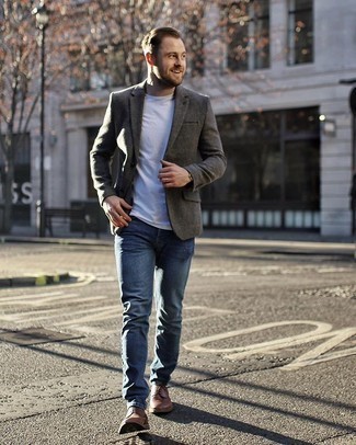 Welche Jeans mit brauner Derby Schuhe zu tragen – 437 Herren Outfits: Perfektionieren Sie den modischen Freizeitlook mit einem dunkelgrauen Wollsakko und Jeans. Machen Sie Ihr Outfit mit braunen Derby Schuhen eleganter.