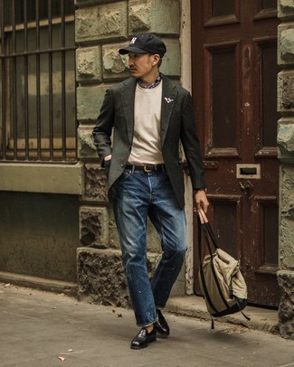 Dunkelgrünes Sakko kombinieren – 477 Smart-Casual Herren Outfits: Vereinigen Sie ein dunkelgrünes Sakko mit blauen Jeans, wenn Sie einen gepflegten und stylischen Look wollen. Fühlen Sie sich mutig? Wählen Sie schwarzen Leder Slipper.