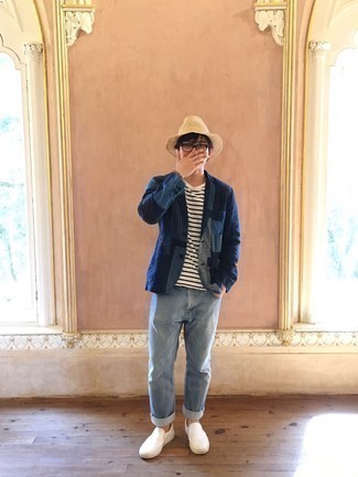 20 Jährige: Sakko kombinieren – 500+ Herren Outfits: Vereinigen Sie ein Sakko mit hellblauen Jeans für ein Alltagsoutfit, das Charakter und Persönlichkeit ausstrahlt. Warum kombinieren Sie Ihr Outfit für einen legereren Auftritt nicht mal mit weißen Slip-On Sneakers aus Segeltuch?