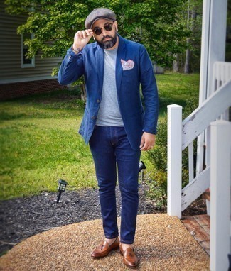 Dunkelblaues Sakko kombinieren – 500+ Herren Outfits warm Wetter: Entscheiden Sie sich für ein dunkelblaues Sakko und dunkelblauen Jeans für Ihren Bürojob. Wählen Sie braunen Leder Slipper, um Ihr Modebewusstsein zu zeigen.