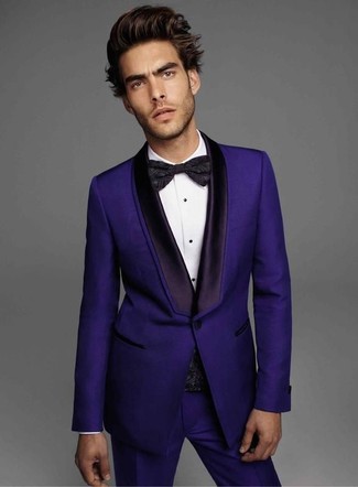 Violette Jacke kombinieren – 183 Herren Outfits: Kombinieren Sie eine violette Jacke mit einer violetten Anzughose für eine klassischen und verfeinerte Silhouette.