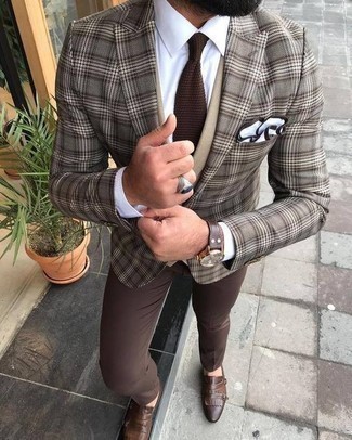Braune Strick Krawatte kombinieren – 135 Herren Outfits: Vereinigen Sie ein braunes Sakko mit Schottenmuster mit einer braunen Strick Krawatte für eine klassischen und verfeinerte Silhouette. Braune Doppelmonks aus Leder sind eine großartige Wahl, um dieses Outfit zu vervollständigen.