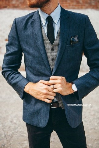 Dunkelblaues Sakko kombinieren – 500+ Herbst Herren Outfits: Entscheiden Sie sich für ein dunkelblaues Sakko und schwarzen Jeans für Ihren Bürojob. Ein cooles Herbst-Outfit.