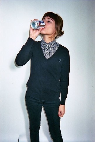 schwarzer Pullover mit einem V-Ausschnitt von GANT