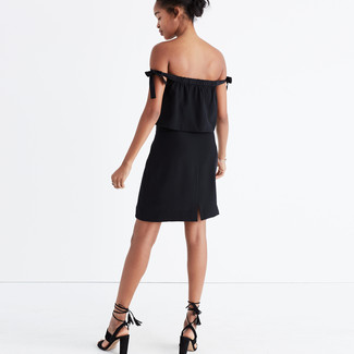 schwarzes schulterfreies Kleid von Alexander McQueen