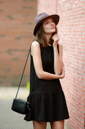 Grauen Wollhut kombinieren – 122 Damen Outfits: Erwägen Sie das Tragen von einem schwarzen schwingendem Kleid und einem grauen Wollhut - mehr brauchen Sie nicht, um einen perfekten super lässigen Trend-Look zu erzeugen.