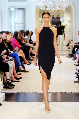 Ledersandalen kombinieren – 500+ Elegante Damen Outfits: Tragen Sie ein schwarzes und goldenes Etuikleid, um wahrhaft schnittig auszusehen. Fühlen Sie sich mutig? Ergänzen Sie Ihr Outfit mit Ledersandalen.