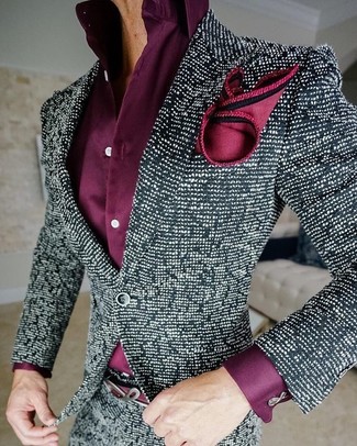 Lila Businesshemd kombinieren – 213 Elegante Herren Outfits: Vereinigen Sie ein lila Businesshemd mit einem schwarzen und weißen Tweed Sakko für eine klassischen und verfeinerte Silhouette.