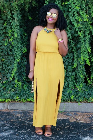 Gelbes Kleid kombinieren – 118 Smart-Casual Damen Outfits: Wahlen Sie ein gelbes Kleid, um ein super entspanntes aber schickes Outfit zu schaffen. Dieses Outfit passt hervorragend zusammen mit beige Leder Sandaletten.