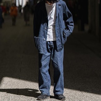 Schwarze Chukka-Stiefel kombinieren – 500+ Herren Outfits: Vereinigen Sie eine dunkelblaue Shirtjacke aus Jeans mit dunkelblauen Jeans für ein bequemes Outfit, das außerdem gut zusammen passt. Schwarze Chukka-Stiefel sind eine gute Wahl, um dieses Outfit zu vervollständigen.