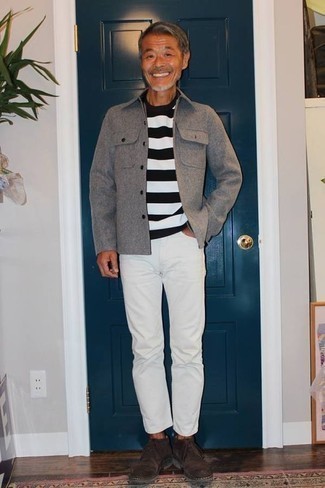 Welche Shirtjacken mit brauner Chukka-Stiefel zu tragen – 234 Herren Outfits: Kombinieren Sie eine Shirtjacke mit weißen Jeans für ein bequemes Outfit, das außerdem gut zusammen passt. Ergänzen Sie Ihr Look mit braunen Chukka-Stiefeln.