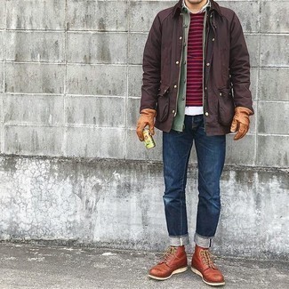 Rotbraune Lederfreizeitstiefel kombinieren – 500+ Herbst Herren Outfits: Tragen Sie eine olivgrüne Shirtjacke und dunkelblauen Jeans, um mühelos alles zu meistern, was auch immer der Tag bringen mag. Vervollständigen Sie Ihr Look mit einer rotbraunen Lederfreizeitstiefeln. Ein schönes Übergangs-Outfit.