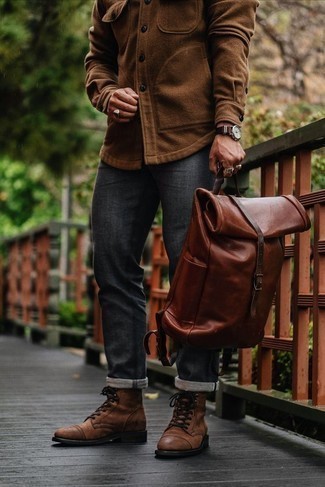 Rotbraunen Leder Rucksack kombinieren – 129 Herbst Herren Outfits: Für ein bequemes Couch-Outfit, entscheiden Sie sich für eine braune Wollshirtjacke und einen rotbraunen Leder Rucksack. Fühlen Sie sich ideenreich? Vervollständigen Sie Ihr Outfit mit einer braunen Lederfreizeitstiefeln. Dieser Look eignet sich ideal für die Übergangszeit.
