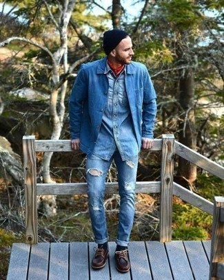 Bootsschuhe kombinieren – 124 Frühling Herren Outfits: Entscheiden Sie sich für eine blaue Shirtjacke aus Jeans und hellblauen Jeans mit Destroyed-Effekten, um einen lockeren, aber dennoch stylischen Look zu erhalten. Fühlen Sie sich mutig? Entscheiden Sie sich für Bootsschuhe. Schon haben wir ein schönes Outfit im Frühling.