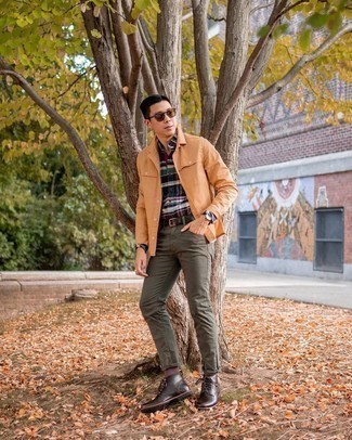 Welche Shirtjacken mit dunkelgrüner Jeans zu tragen – 9 Smart-Casual Herbst Herren Outfits: Erwägen Sie das Tragen von einer Shirtjacke und dunkelgrünen Jeans für ein großartiges Wochenend-Outfit. Eine dunkelbraune Lederfreizeitstiefel fügen sich nahtlos in einer Vielzahl von Outfits ein. Schon haben wir ein stylischer Look in der Übergangszeit.