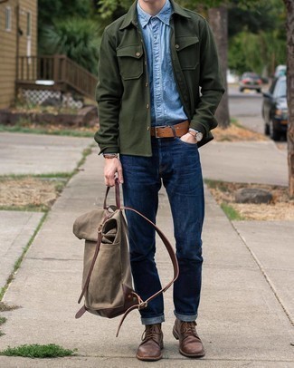 30 Jährige: Rucksack kombinieren – 103 Smart-Casual Frühling Herren Outfits: Eine olivgrüne Flanell Shirtjacke und ein Rucksack sind eine perfekte Wochenend-Kombination. Schalten Sie Ihren Kleidungsbestienmodus an und machen eine dunkelbraune Lederfreizeitstiefel zu Ihrer Schuhwerkwahl. Dieser Look ist ein perfektes Übergangs-Outfit.