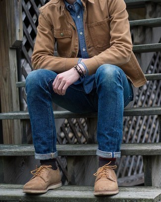 Dunkelblaues und grünes Langarmhemd kombinieren – 500+ Herren Outfits: Kombinieren Sie ein dunkelblaues und grünes Langarmhemd mit blauen Jeans für ein Alltagsoutfit, das Charakter und Persönlichkeit ausstrahlt. Fühlen Sie sich ideenreich? Wählen Sie beige Wildleder Derby Schuhe.