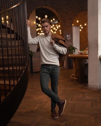 30 Jährige: Wie Langarmshirt mit Freizeitstiefel zu kombinieren – 52 Herren Outfits: Kombinieren Sie ein Langarmshirt mit dunkelgrünen Jeans für ein großartiges Wochenend-Outfit. Fühlen Sie sich mutig? Vervollständigen Sie Ihr Outfit mit einer Freizeitstiefeln.