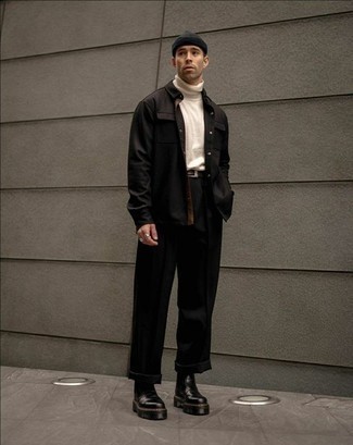 Schwarze Shirtjacke kombinieren – 500+ Herren Outfits: Kombinieren Sie eine schwarze Shirtjacke mit einer schwarzen Chinohose für einen für die Arbeit geeigneten Look. Schwarze Chelsea Boots aus Leder bringen Eleganz zu einem ansonsten schlichten Look.
